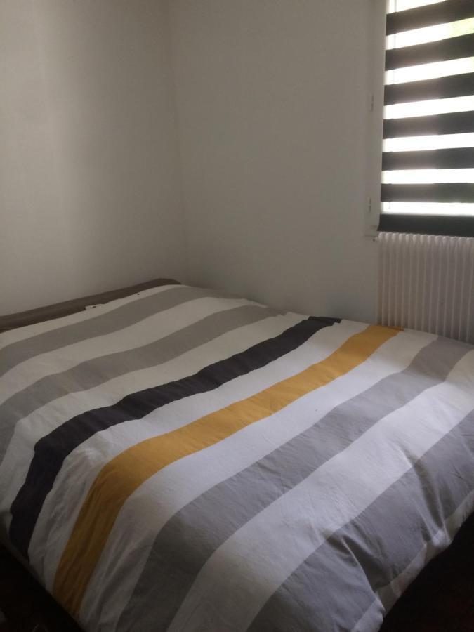 Maison Marylene Possibilite De Louer 2 Chambres Et Un Lit 1Place Supplementaire Ici C'Est Calme Et Simple Entretien Et Petit Dejeuner A Regler Sur Place Vous Gagnez 16 Pour-Cent Givry  Exteriör bild